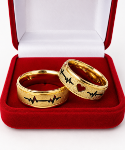 Alianças de Casamento 8mm Banhado a Ouro 18K – Feminina Diamantada e Masculina Fosca