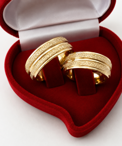 Alianças de Casamento 8mm Banhado a Ouro 18K – Diamantado com Friso Central