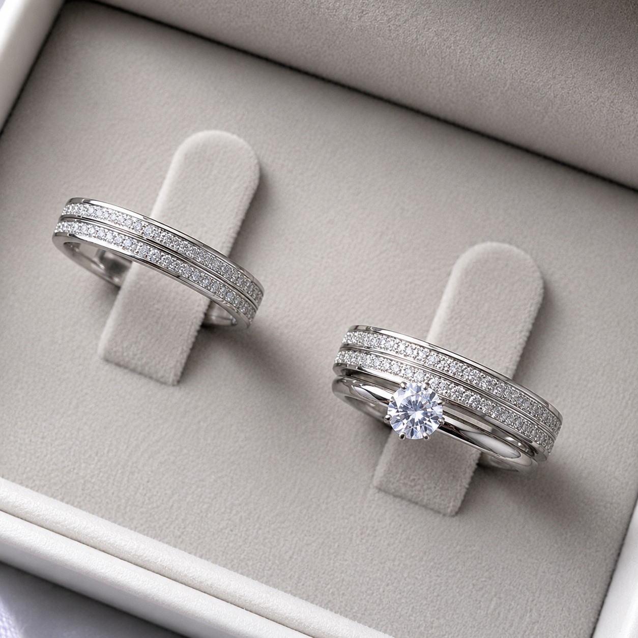 Alianças de Compromisso em Aço Cirúrgico | Par de Alianças Prata 4mm | Finas Diamantadas com Dois Frisos e Lateral Baixa
