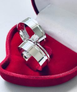 Alianças de Namoro 7mm em Prata 950 | Modelo Julien | Liso com 1 Friso Lateral