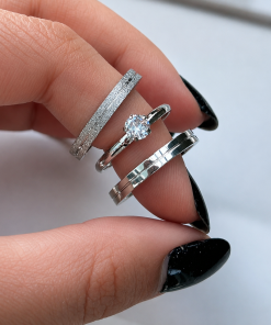 Alianças de namoro 4mm diamantado com friso central em aço cirúrgico