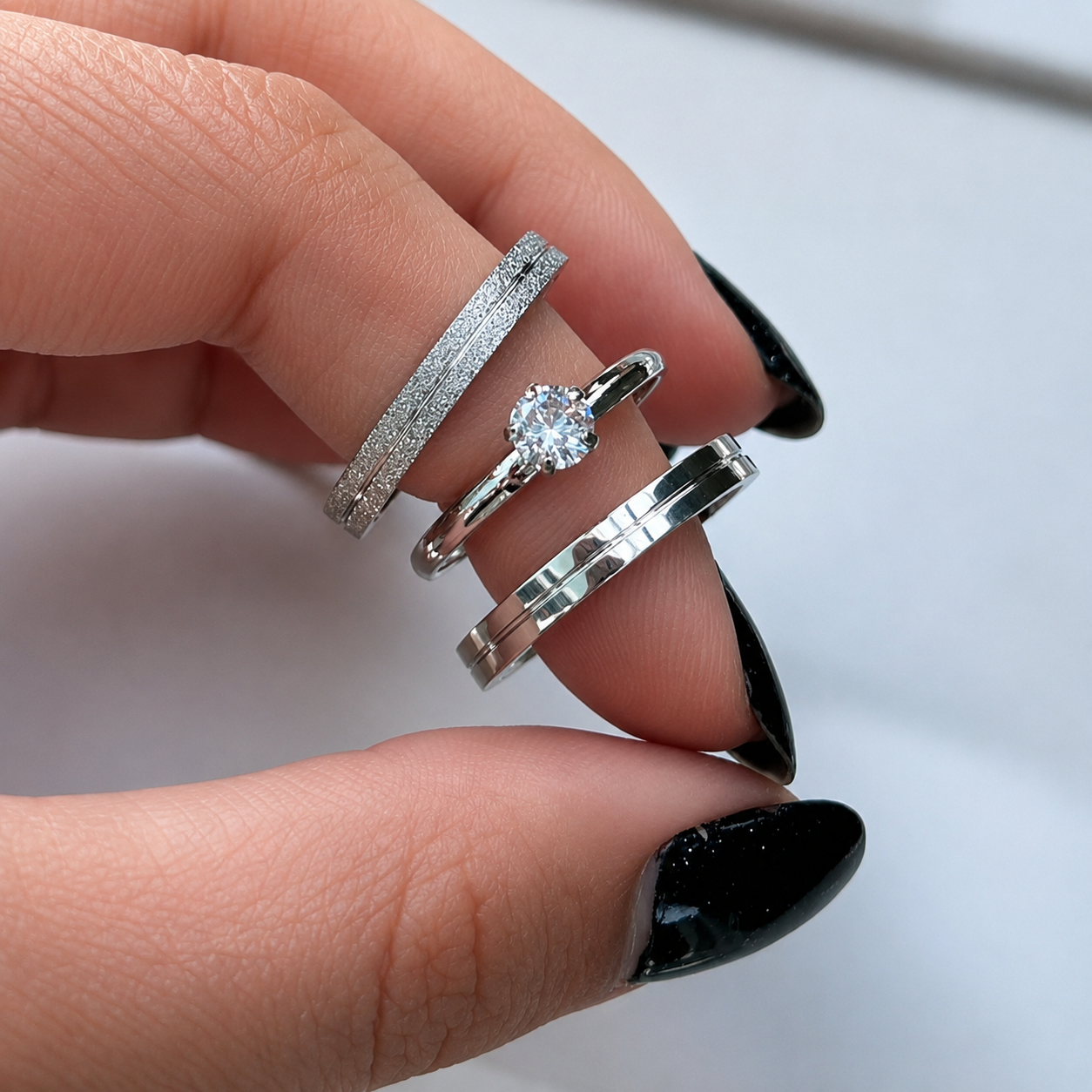 Alianças de namoro 4mm diamantado com friso central em aço cirúrgico