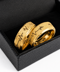 Alianças de Casamento 8mm Banhado a Ouro 18K – Diamantado com Batimentos Cardíacos