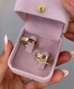 Alianças de Casamento 4mm | Modelo Reto com 1 Friso Lateral | Anatômico | Moeda Antiga Banhada a Ouro 18K | Anel Solitário Incluso
