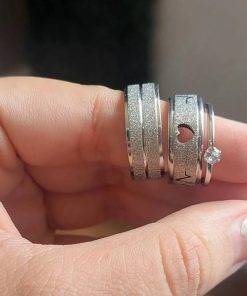 Alianças de Namoro em Aço Cirúrgico 8mm | Par de Alianças Diamantadas com Coração e Batimentos