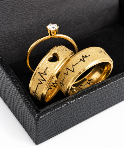 Alianças de Casamento 8mm Banhado a Ouro 18K – Coração Vazado com Batimentos