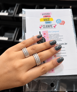 Alianças de Namoro em Aço Cirúrgico | Par de Alianças Prata 8mm | Modelo Diamantado com Frisos Laterais