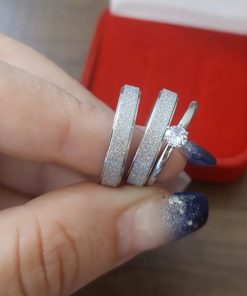 Alianças de Namoro em Aço Cirúrgico | Par de Alianças Luxo Prata 4,5mm | Diamantadas com Frisos Laterais