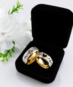 Alianças de namoro 8mm diamantado com coração vazado e interior banhado a ouro 18K em aço cirúrgico