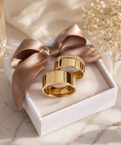 Alianças de Casamento 8mm, 15 Zircônias, Moeda Antiga, Banhada a Ouro 18K