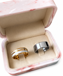 Alianças de Namoro 8mm Fosco – Feminina Anatômica com Ouro 18K, Masculina Lisa