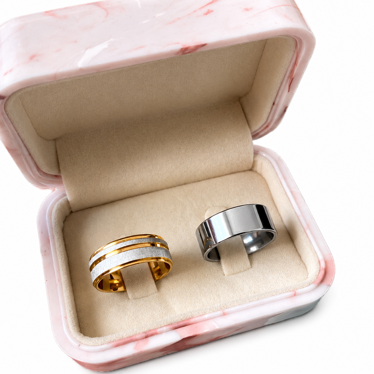 Alianças de Namoro 8mm Fosco – Feminina Anatômica com Ouro 18K, Masculina Lisa