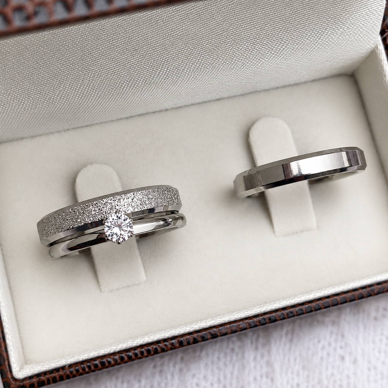 Alianças de Namoro 4mm Chanfrado Diamantado – Modelo Carter