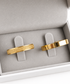 Alianças de casamento 4mm em aço cirúrgico banhado a ouro 18K, feminina diamantada e masculina lisa