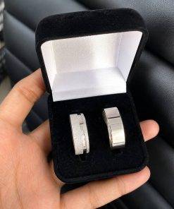 Alianças de Namoro 8mm Reto – Feminina Diamantada, Masculina Lisa