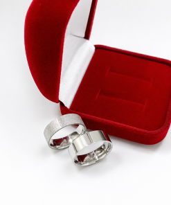 Alianças de Namoro 8mm Diamantado – Feminina Diamantada, Masculina Lisa Polida