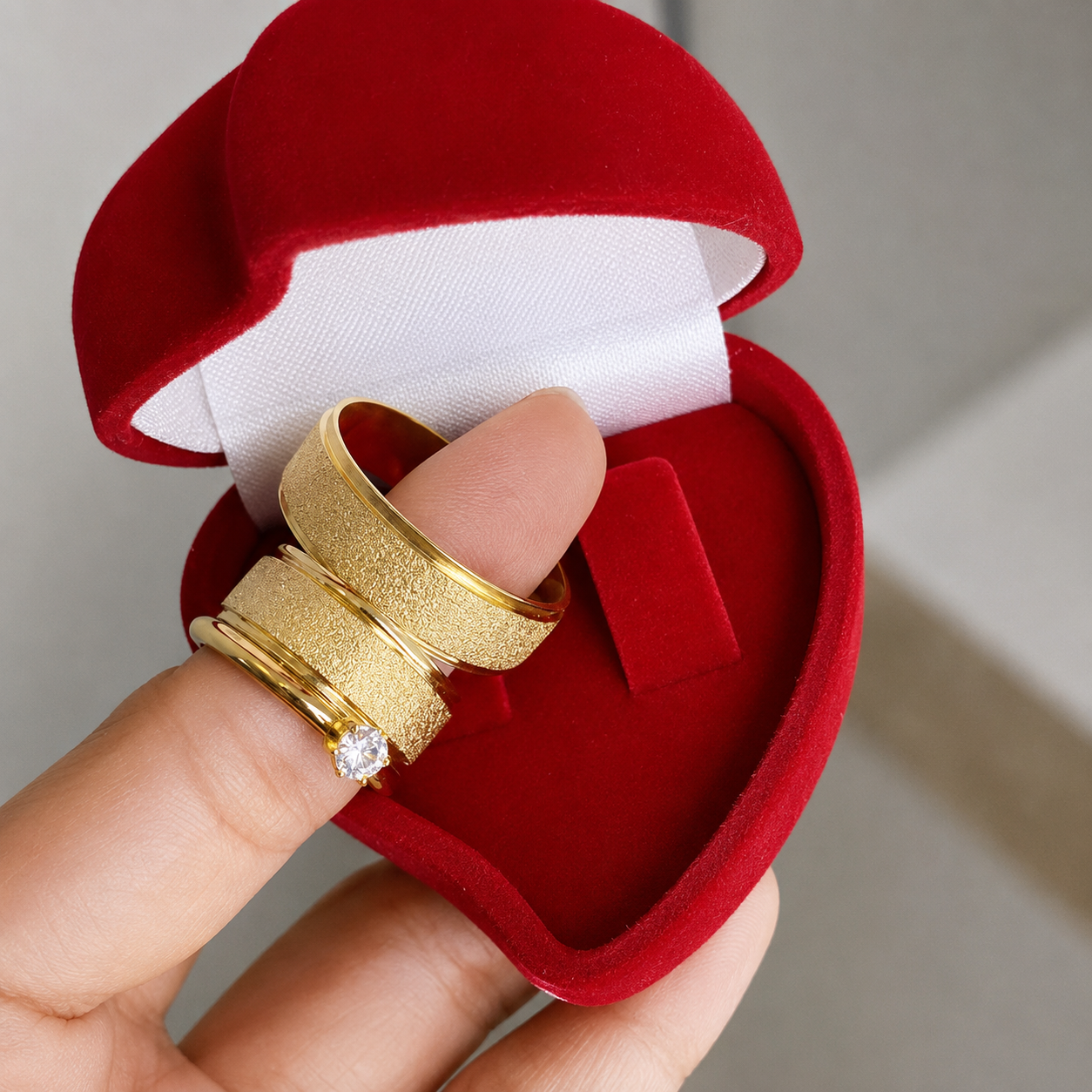Alianças de Casamento 8mm Banhado a Ouro 18K – Diamantado Anatômico