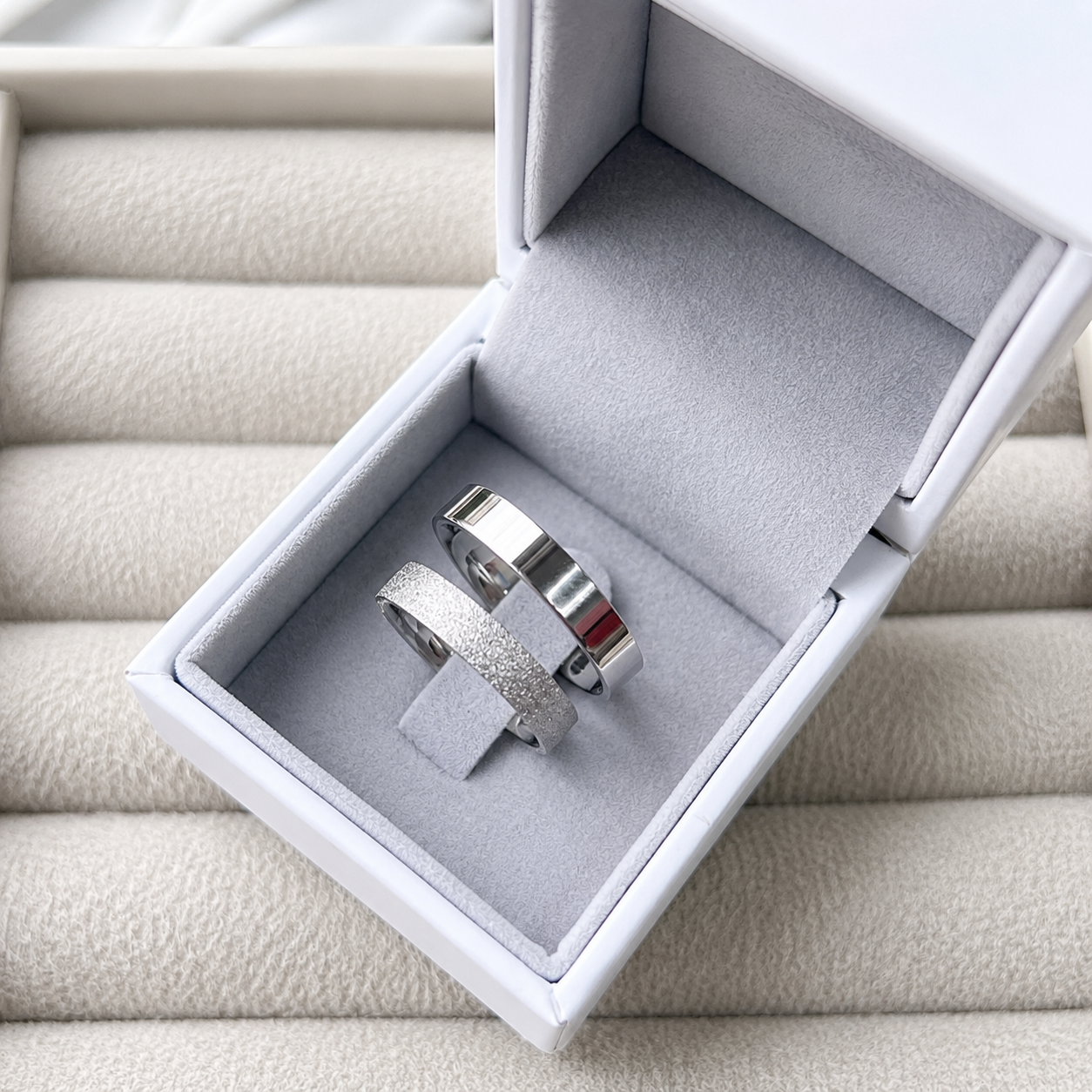 Alianças de namoro 4mm diamantado, Modelo Mily, em aço cirúrgico