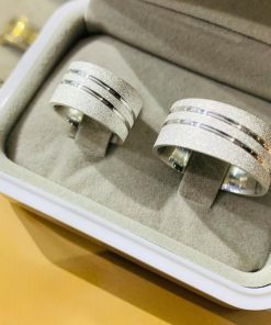 Alianças de Namoro Grossas em Prata 950 | 10mm Reto Semi Anatômico | Diamantado com 2 Frisos Ondulados