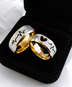 Alianças de Namoro 8mm Diamantado com Coração – Interior Banhado a Ouro 18K, Acabamento Chanfrado