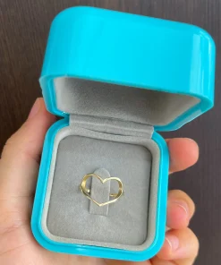 Anel Feminino Dourado em Formato de Coração – Modelo Sofisticado e Romântico