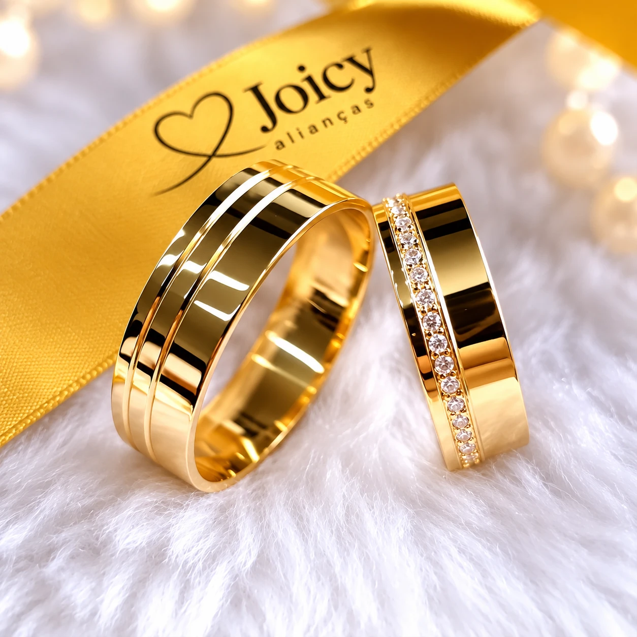 Detalhe das zircônias da aliança feminina e dos dois frisos da masculina, ouro 18K 7mm