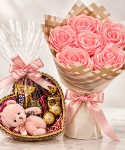 Kit buquê de rosas rosa com cesta coração, bombons e ursinho de pelúcia