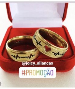 Par De Alianças Aço Cirúrgico Banhado A Ouro 18k - 8mm - Fosco Masculino Diamantado Feminino.