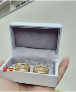 Par De Alianças Aço Cirúrgico Banhado A Ouro 18k - 8mm- Diamantado 3 Fios Com Coração.