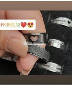 Par De Alianças Prata Em Aço Cirúrgico 8mm Feminino Liso Preto Com Coração Vazado Masculino Diamantado