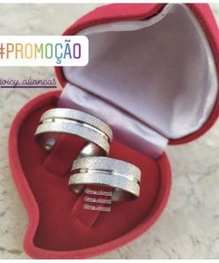Par De Alianças Prata Em Aço Cirúrgico 8mm Diamantado Friso No Meio