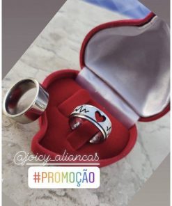 Par De Alianças Prata Em Aço Cirúrgico 8mm Fem C/ Coração E Masc Polido
